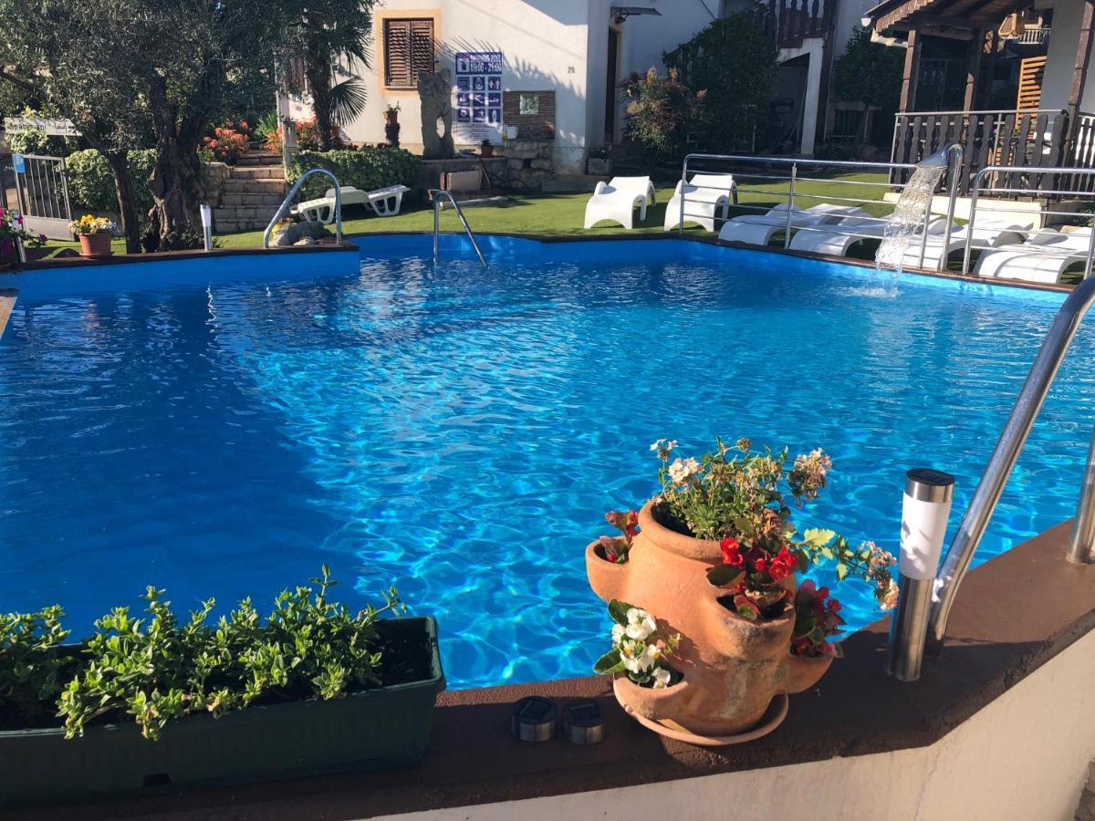 Apartmani Milokanovic Funtana Zewnętrze zdjęcie