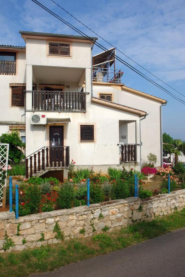 Apartmani Milokanovic Funtana Zewnętrze zdjęcie